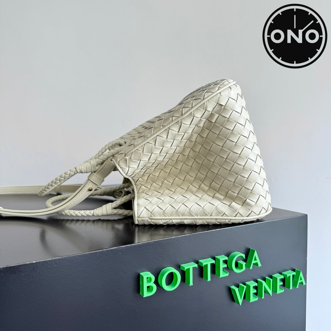 bottega_veneta_women_65_1.jpg