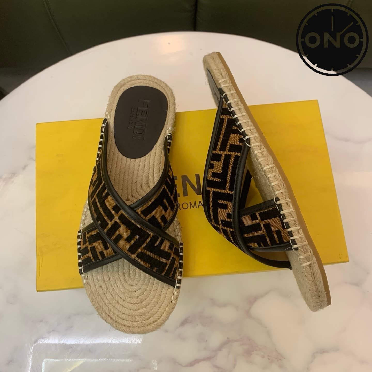 fendi-slippers_1_4.jpg