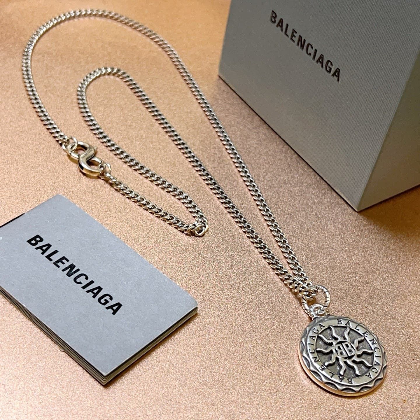 balenciaga-necklace_37_5.jpg
