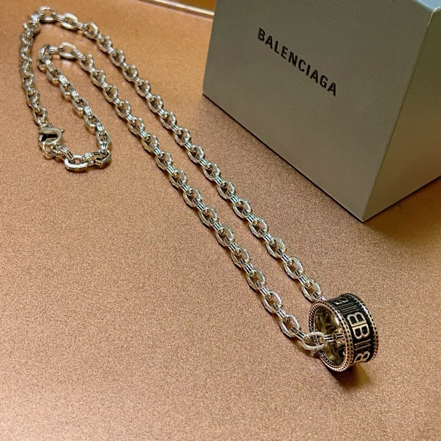 balenciaga-necklace_6_6.jpg