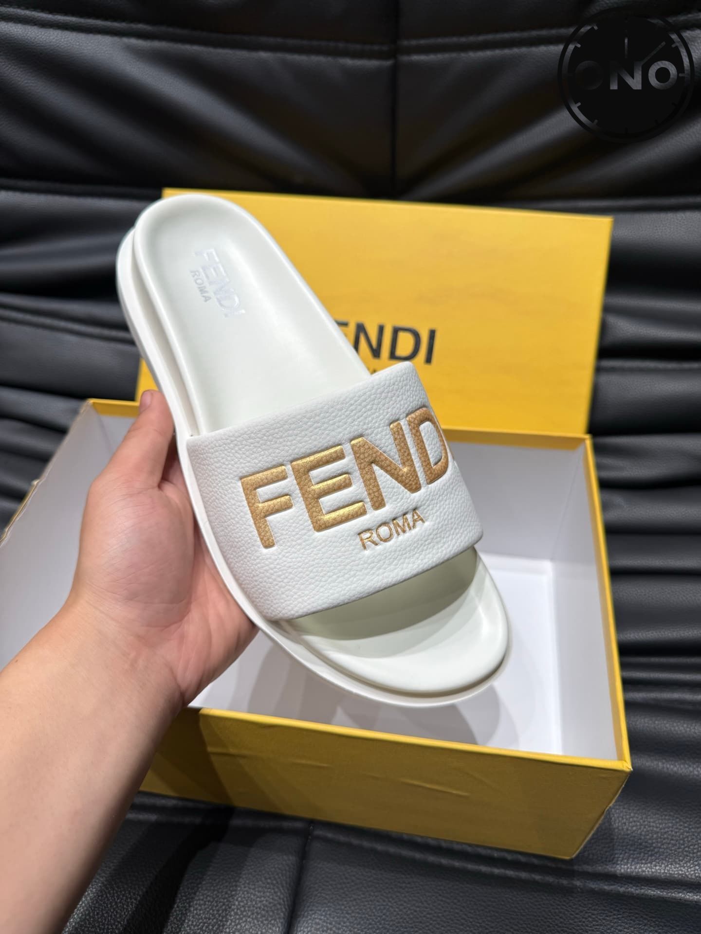 fendi-slippers_30_6.jpg