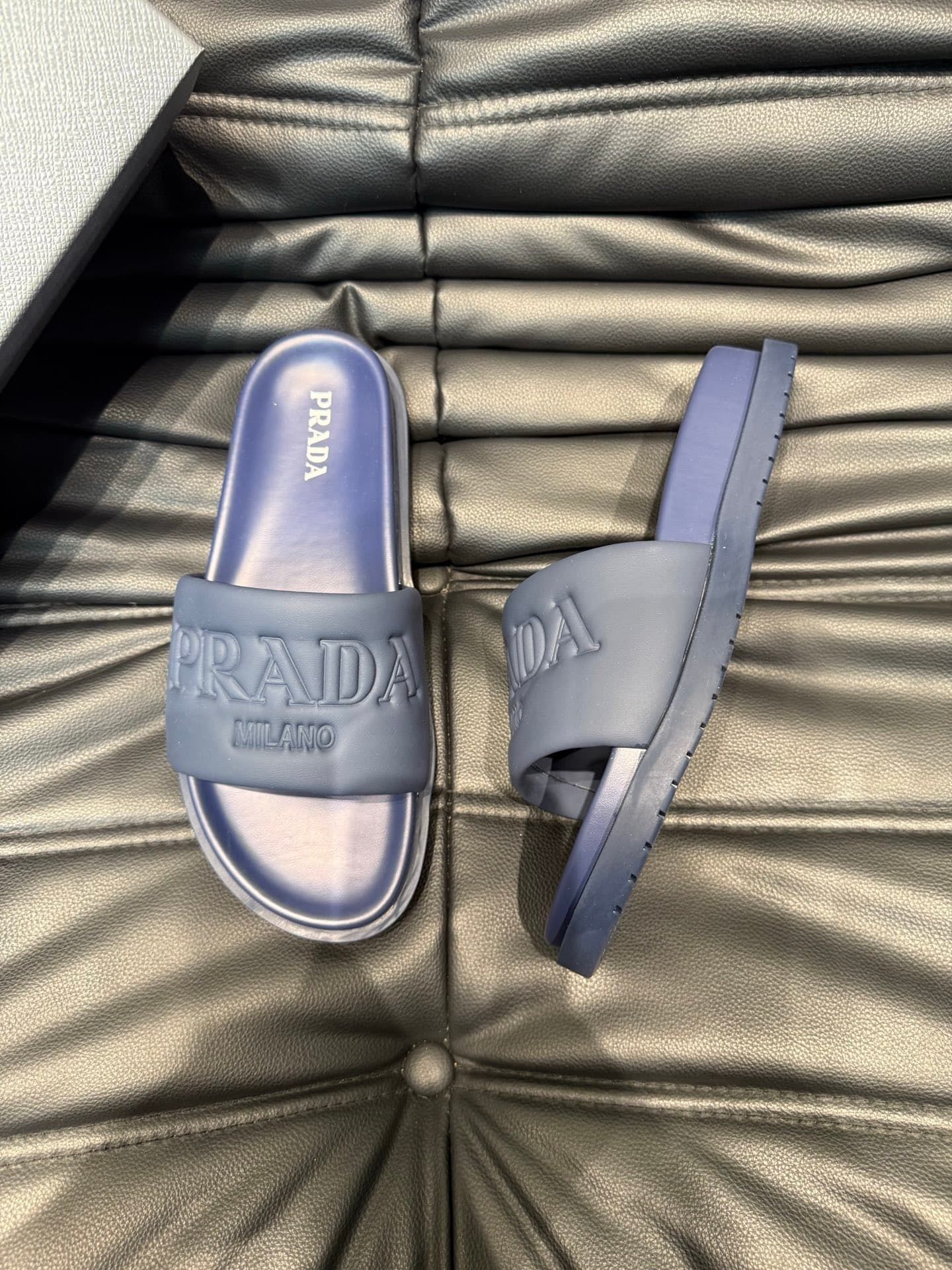 prada-slippers_19_1.jpg