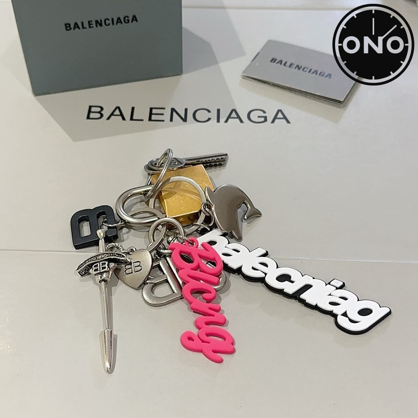 balenciaga-clasp_54_4.jpg