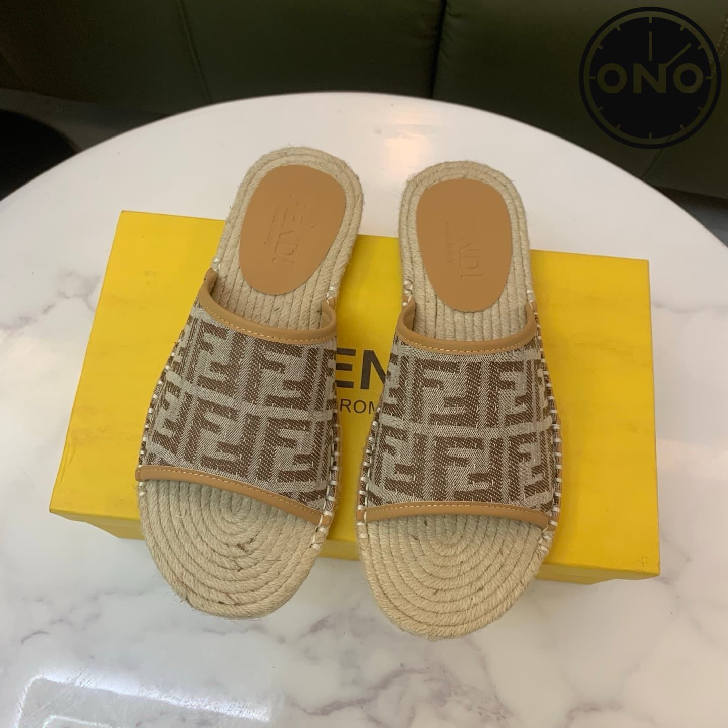 fendi-slippers_17_1.jpg