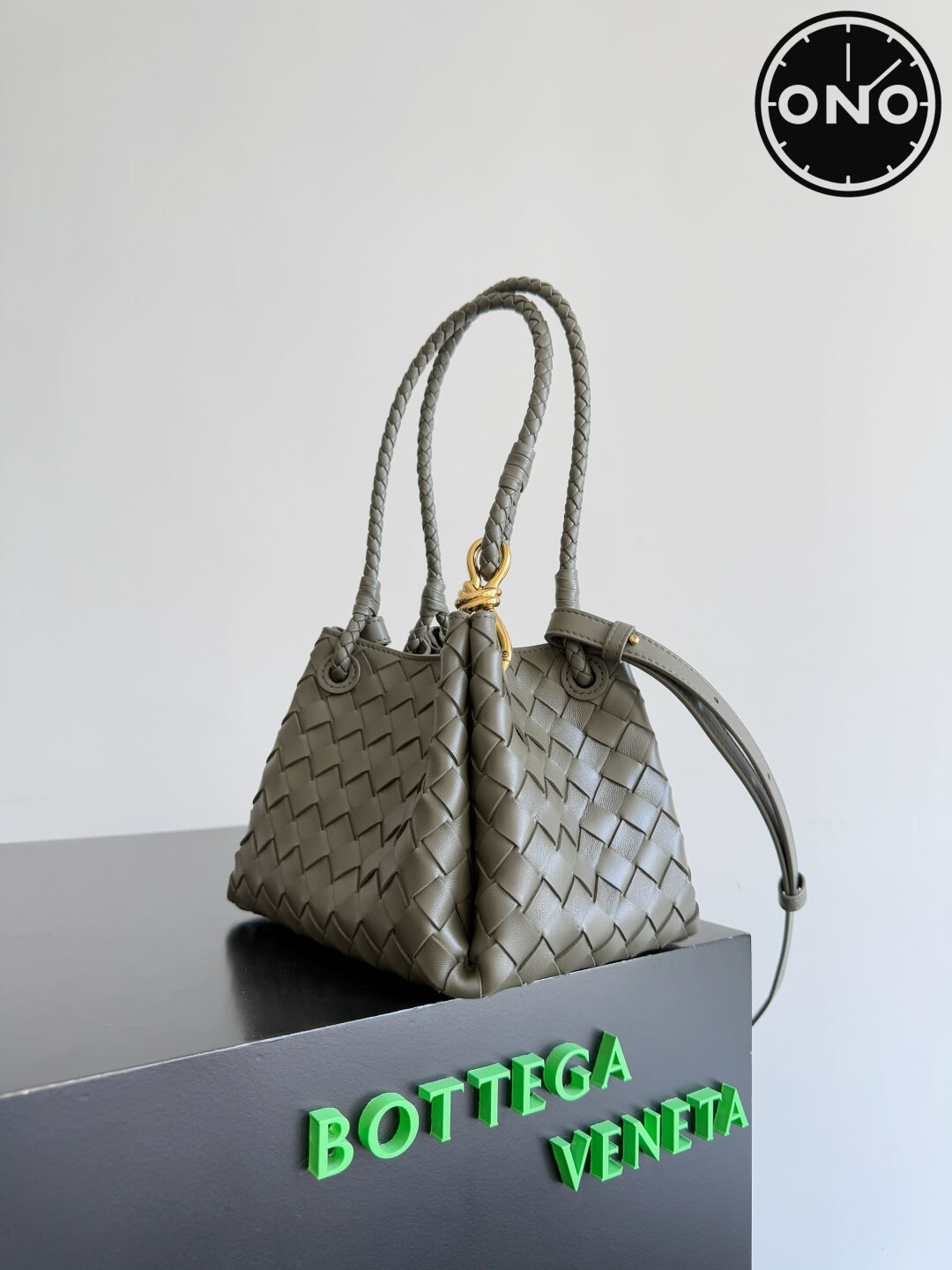 bottega_veneta_women_68_1.jpg
