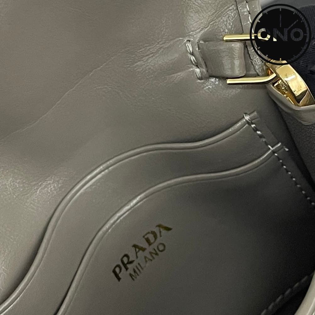 prada_wallet_10_8.jpg
