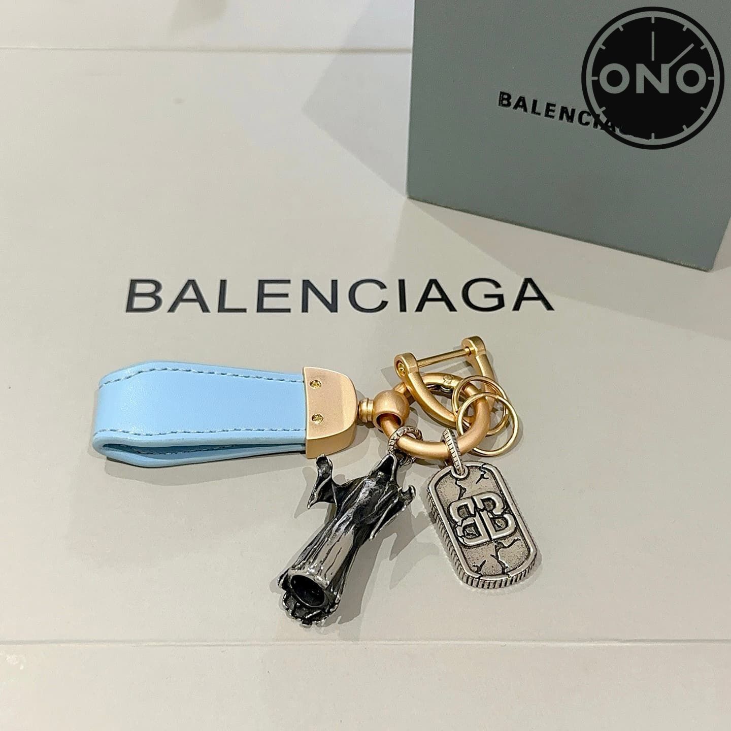 balenciaga-clasp_56_4.jpg