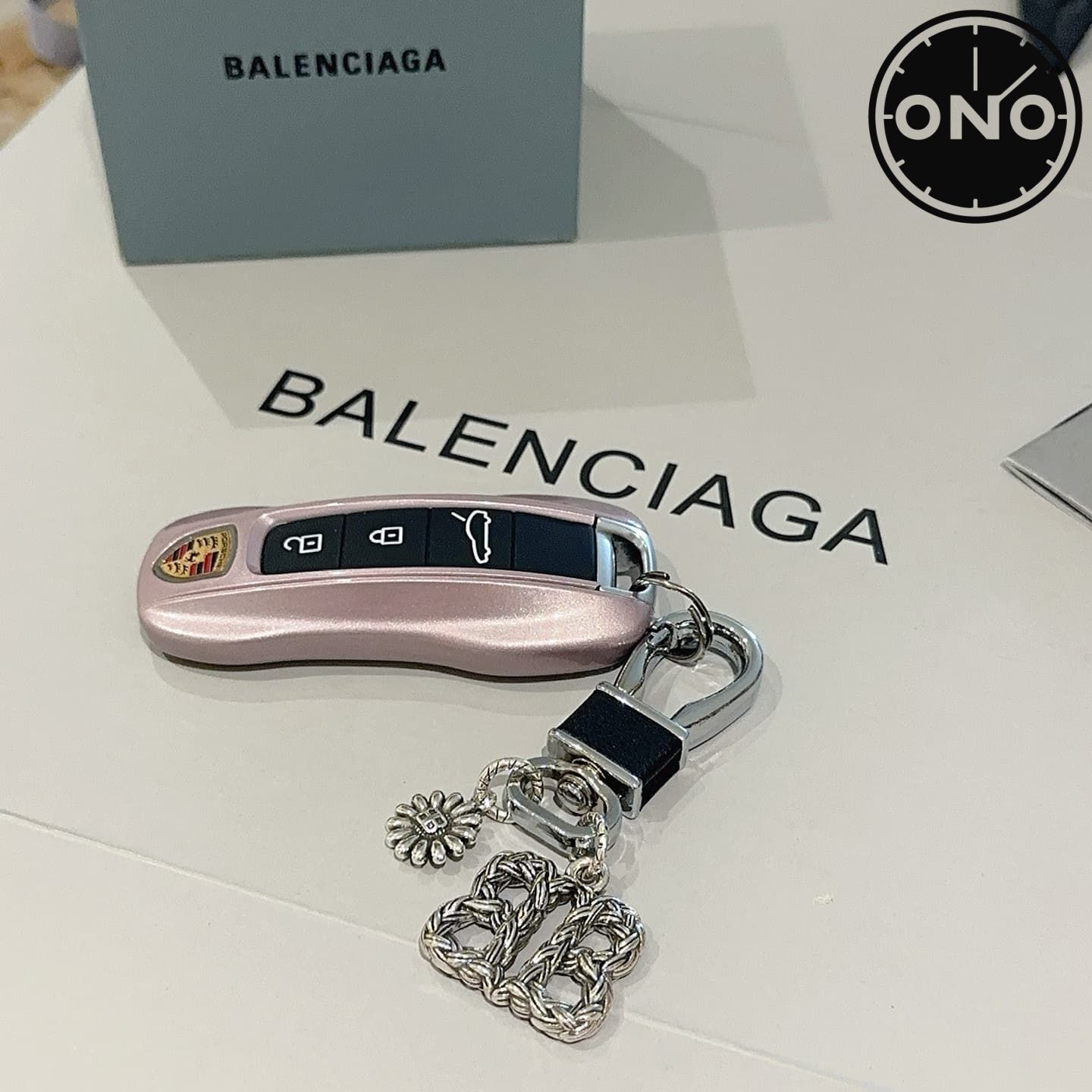 balenciaga-clasp_76_3.jpg