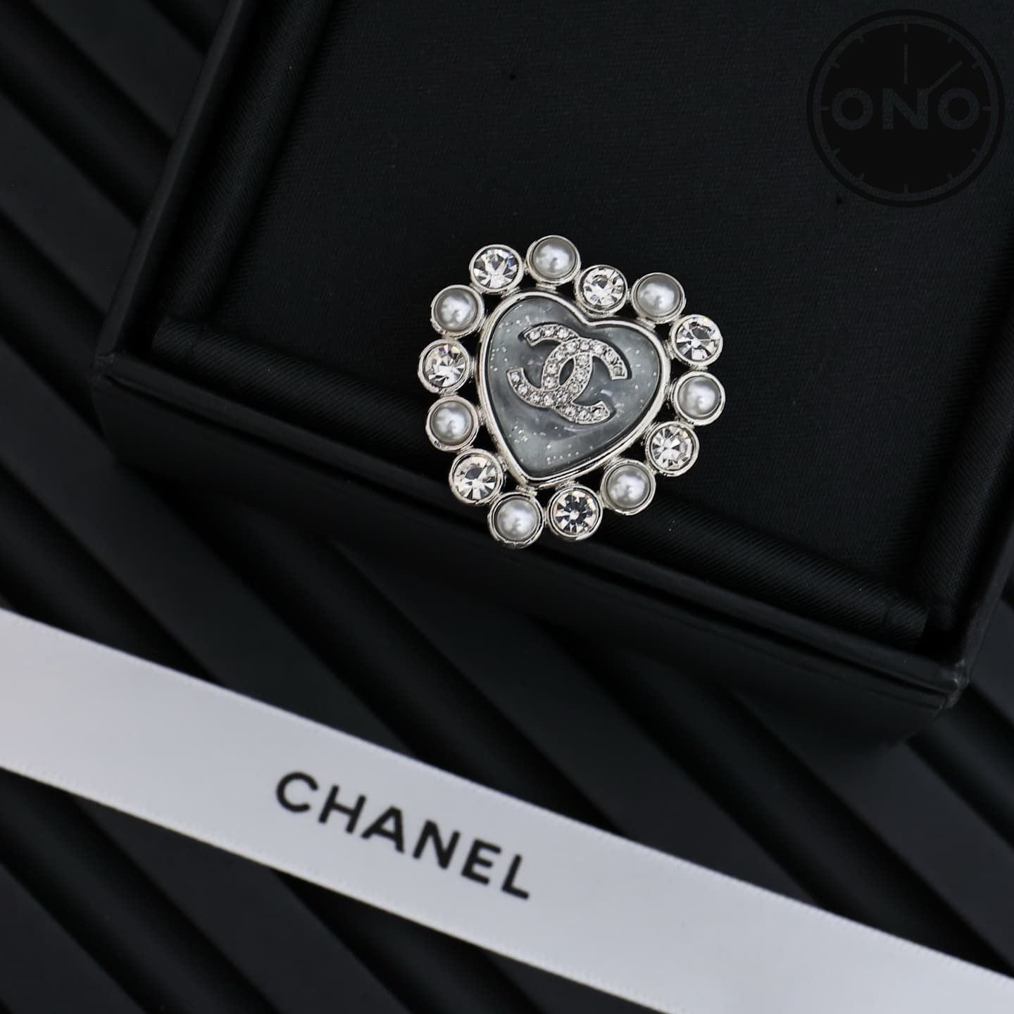 chanel-brooch_24_3.jpg