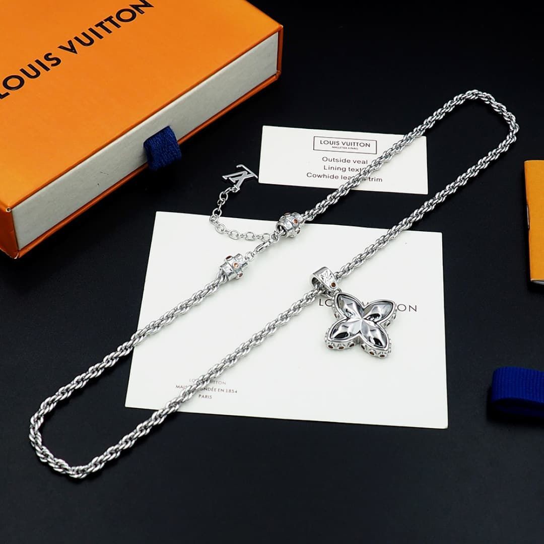 lv-necklace_4_1.jpg