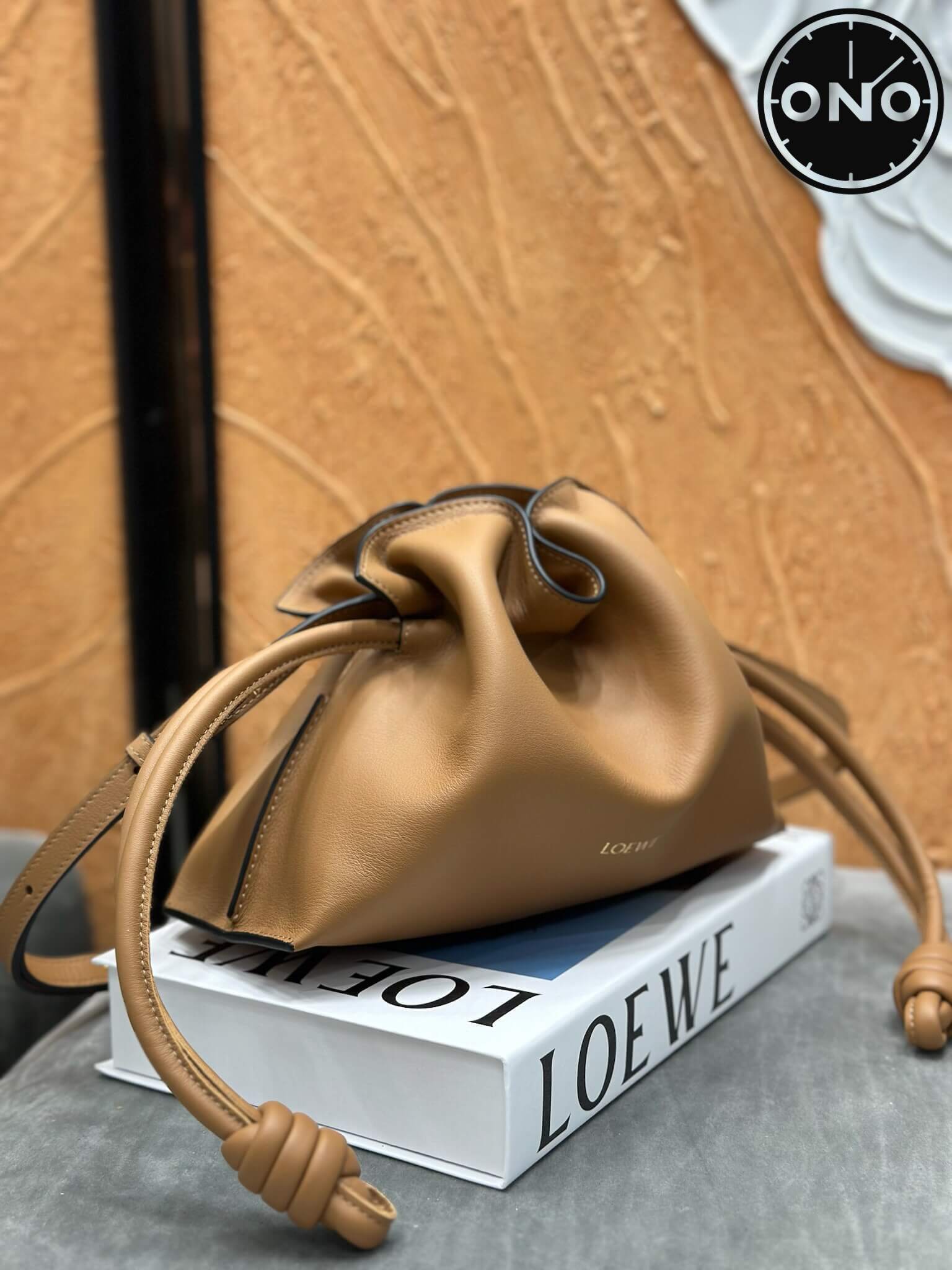 loewe_women_35_1.jpg