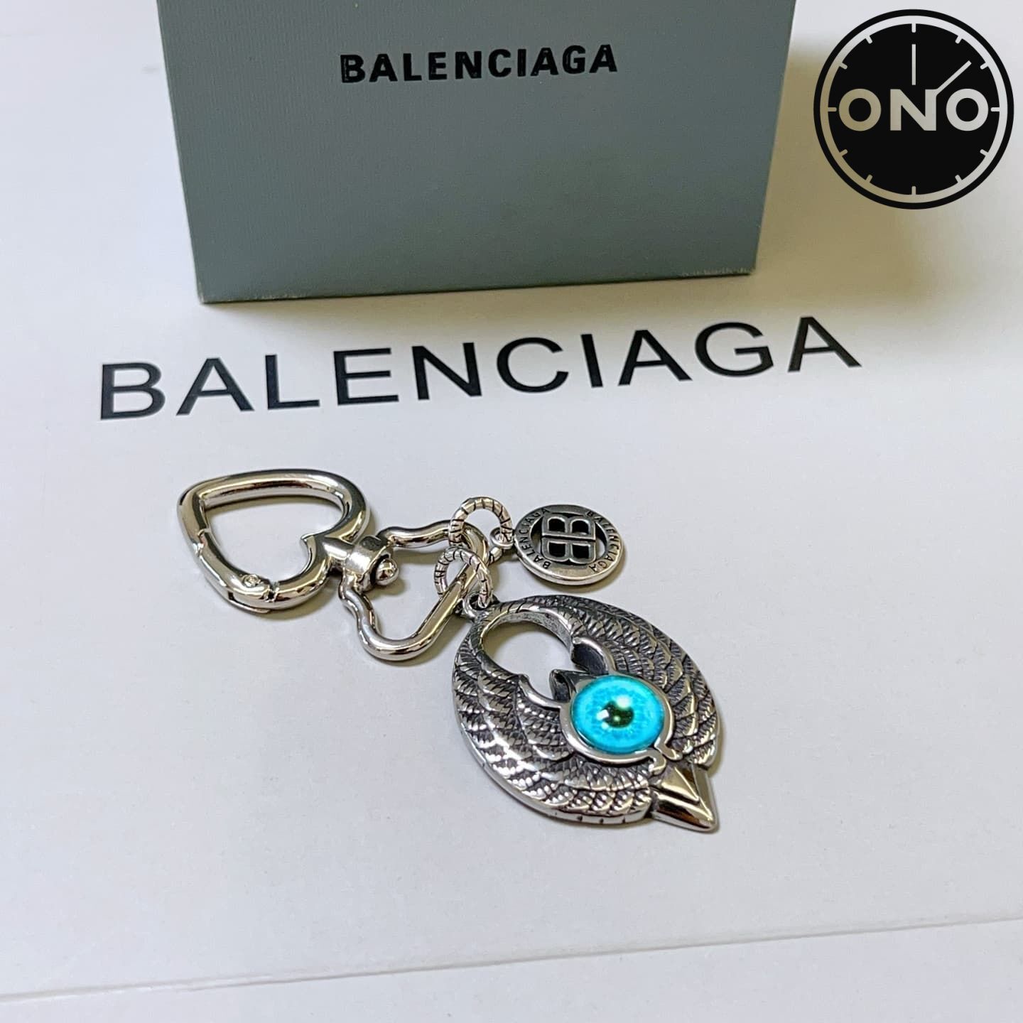 balenciaga-clasp_70_3.jpg