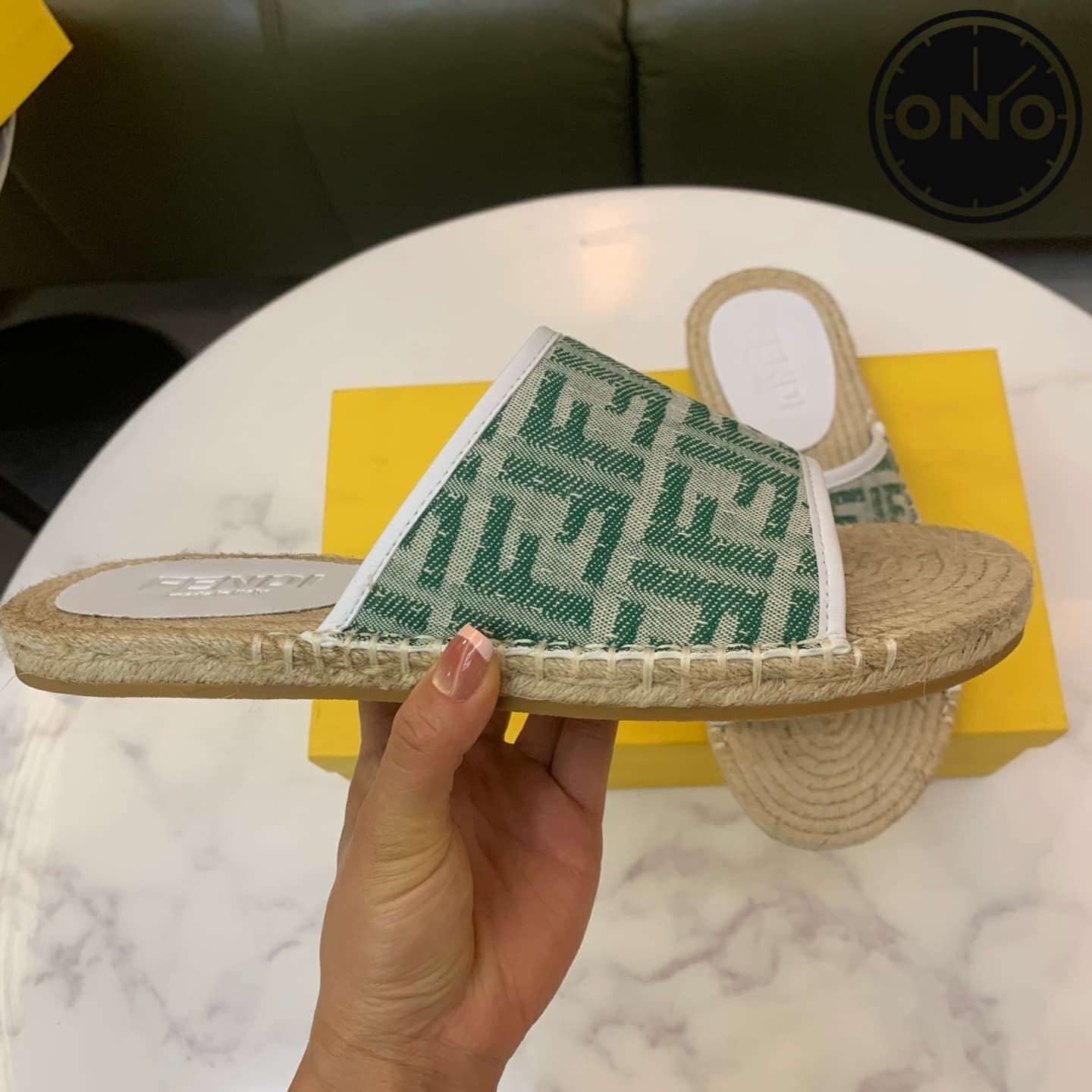 fendi-slippers_20_6.jpg