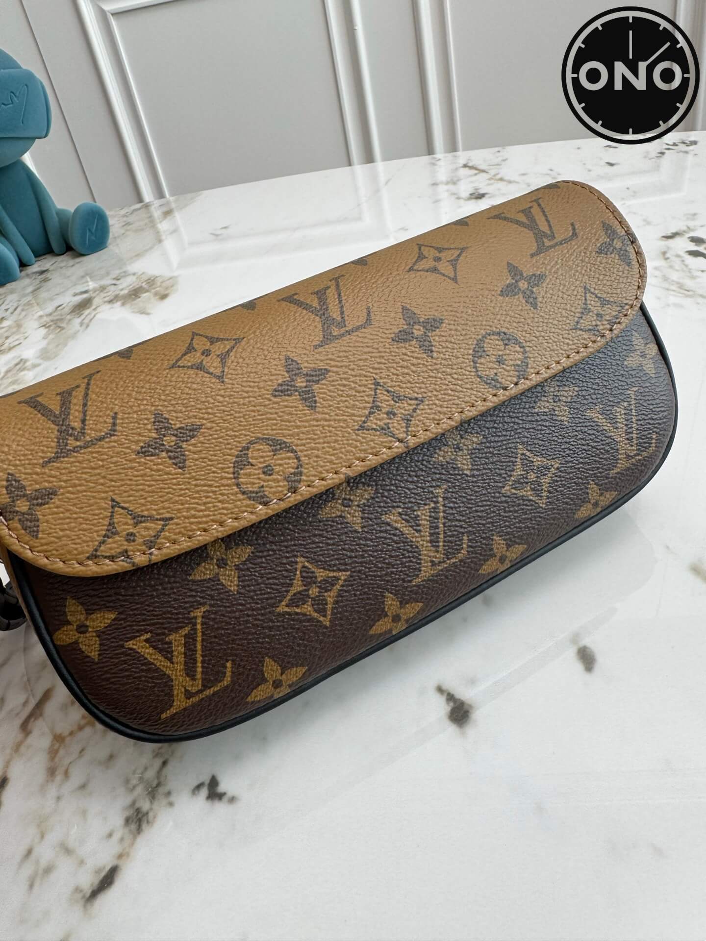 lv_womens_100_4.jpg