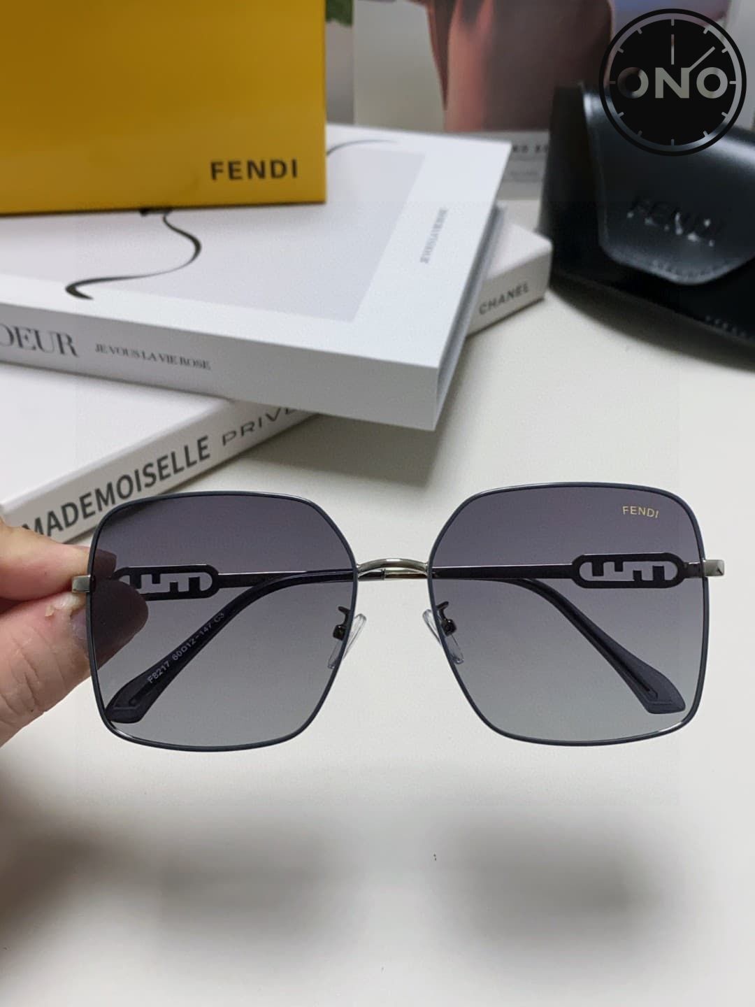 fendi-glasses_52_3.jpg
