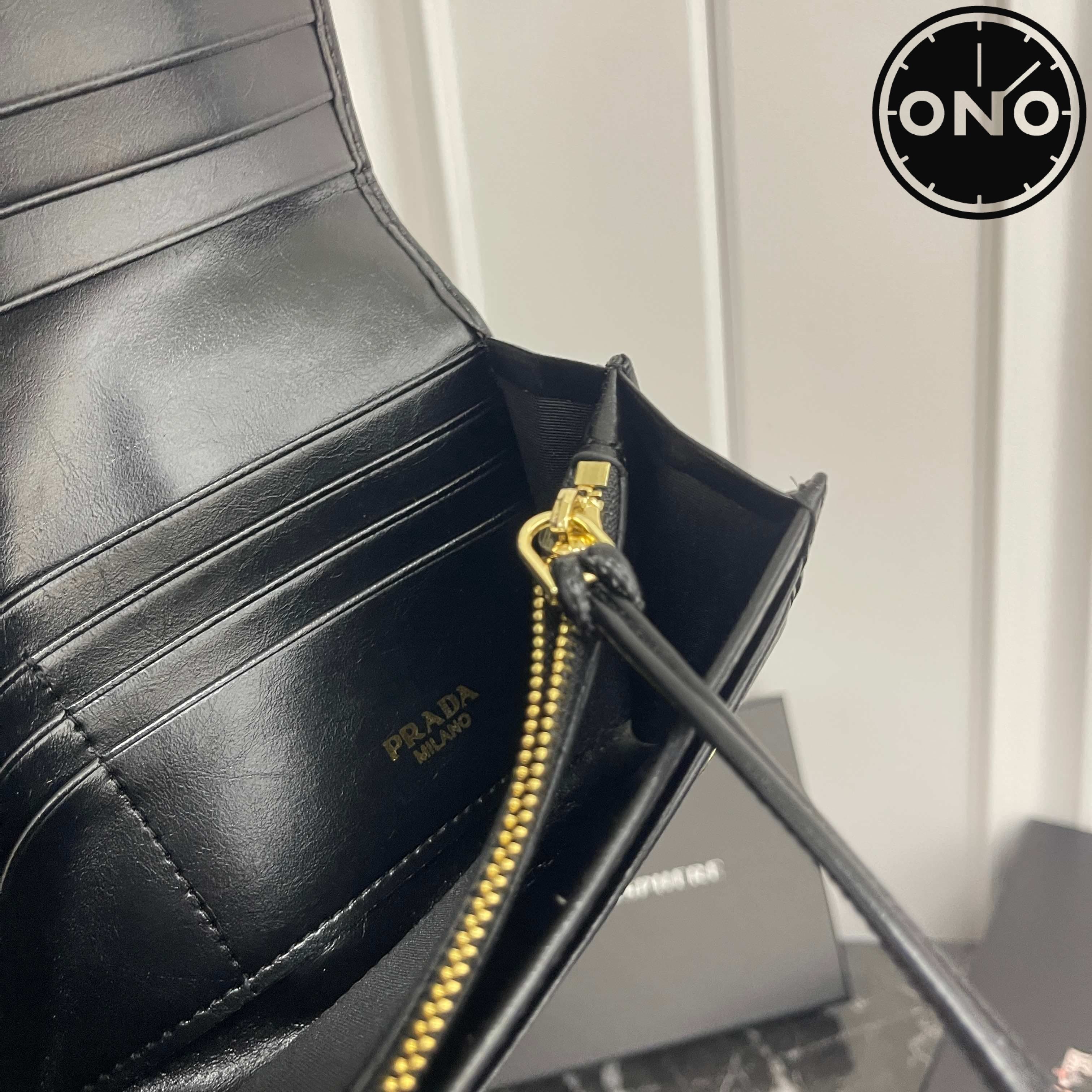 prada_wallet_2_8.jpg