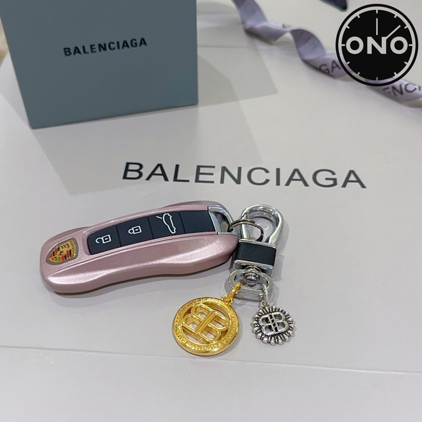 balenciaga-clasp_81_2.jpg