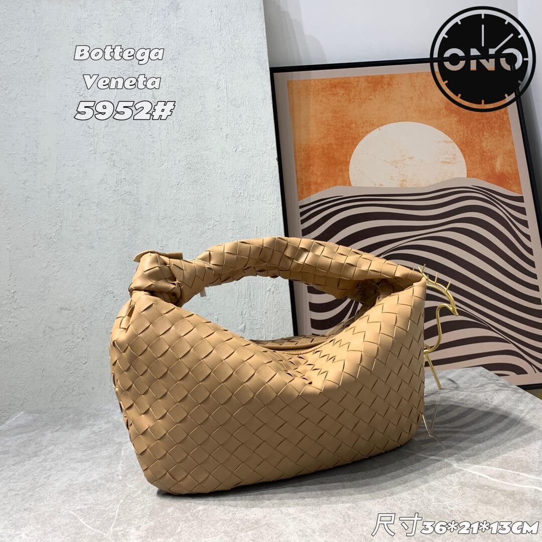 bottega_veneta_women_60_1.jpg