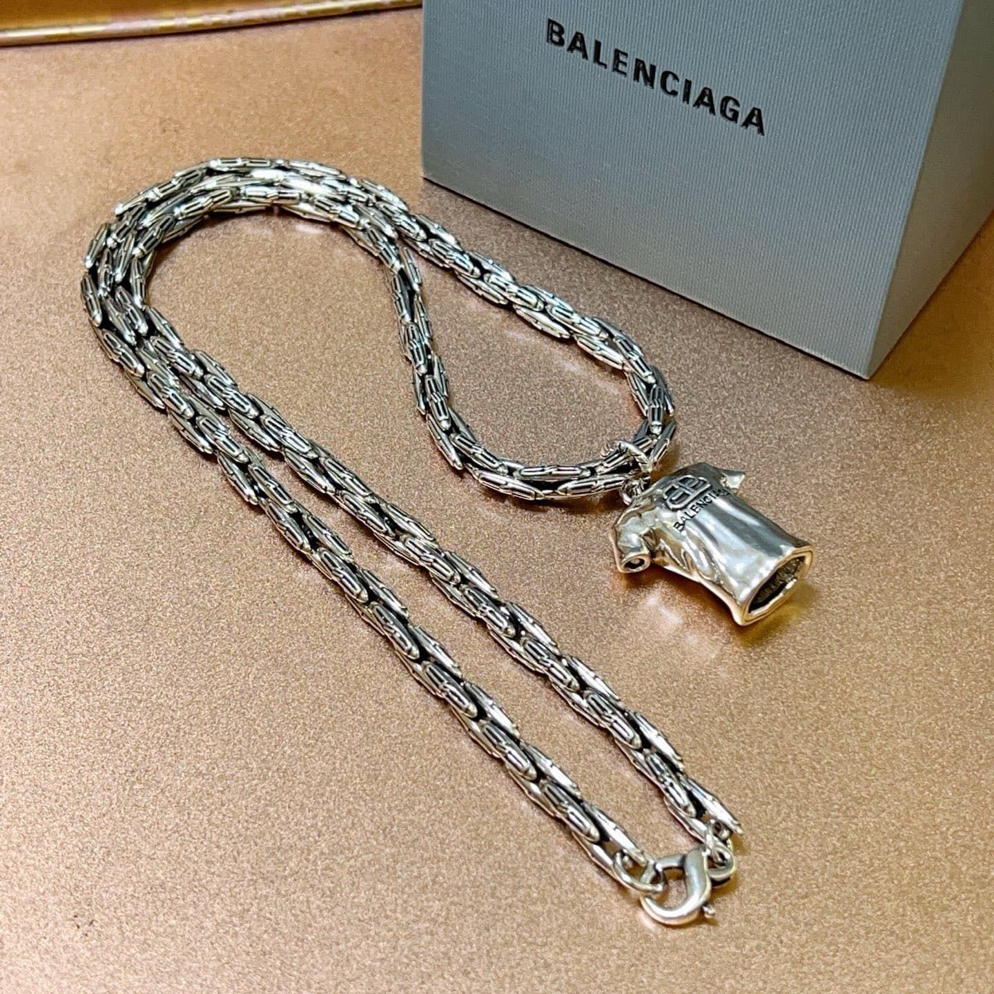 balenciaga-necklace_8_1.jpg