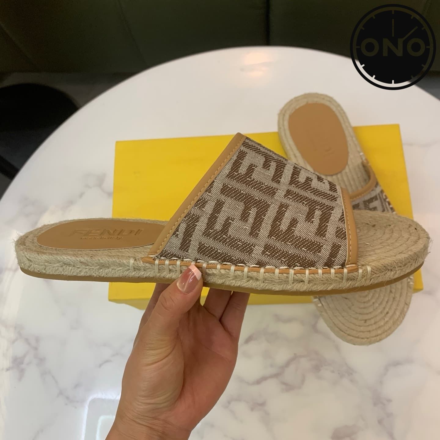 fendi-slippers_17_6.jpg
