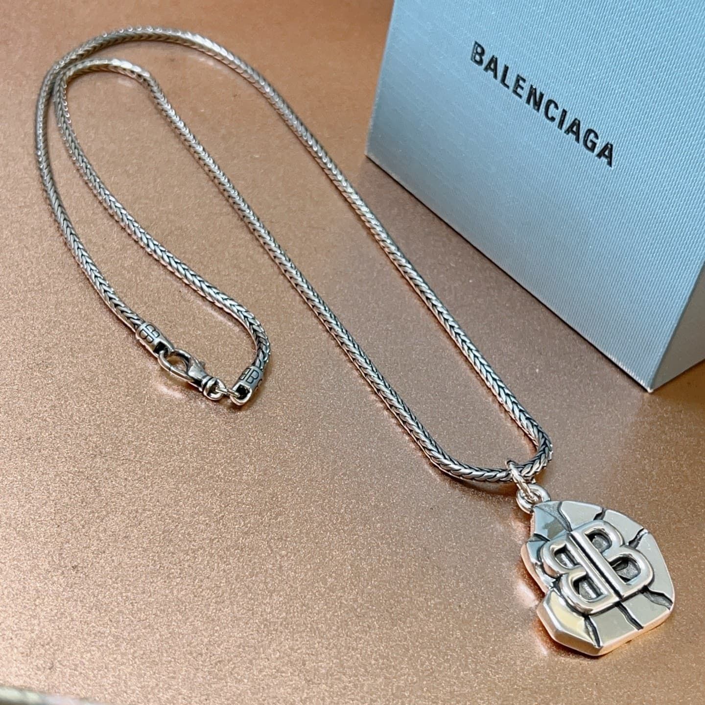 balenciaga-necklace_34_2.jpg