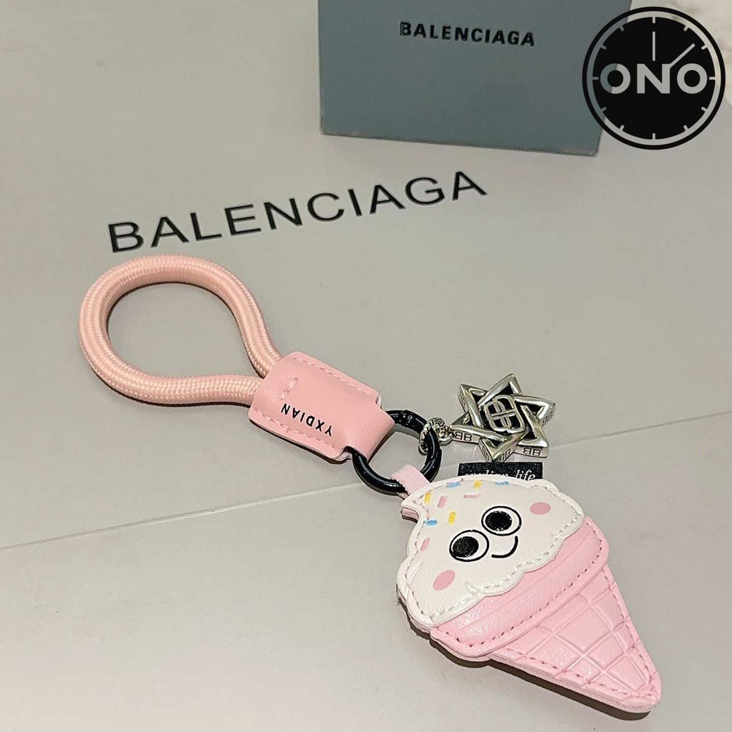 balenciaga-clasp_9_1.jpg