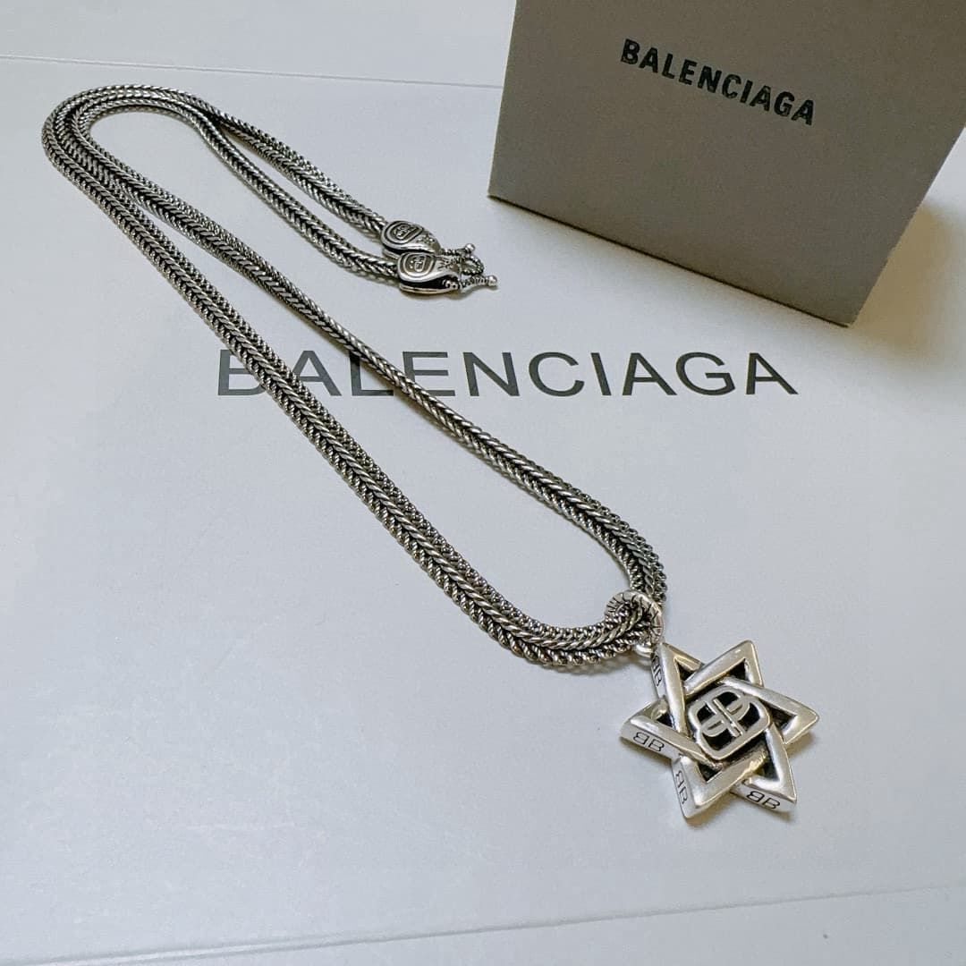 balenciaga-necklace_4_7.jpg