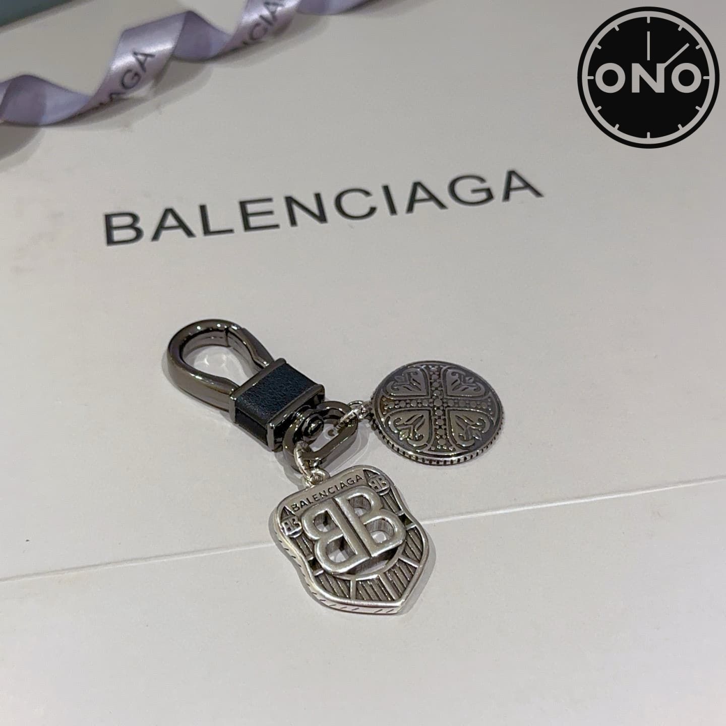 balenciaga-clasp_38_5.jpg