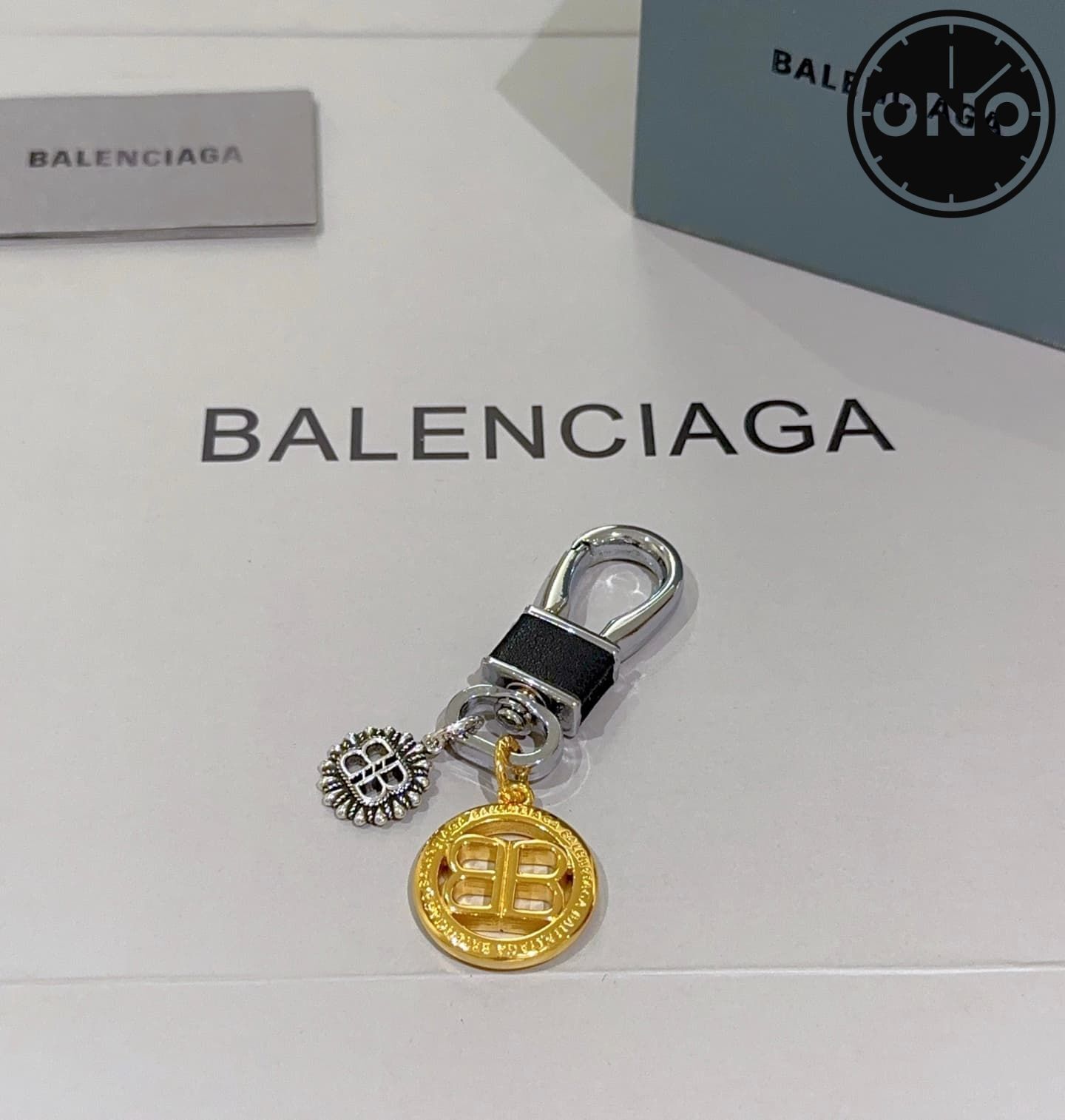 balenciaga-clasp_81_5.jpg