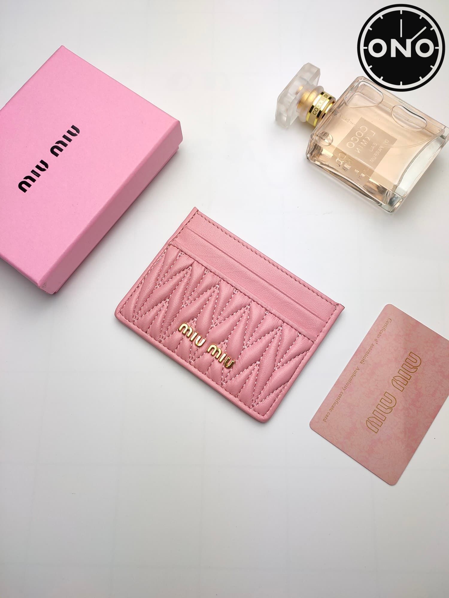 miumiu_wallet_30_1.jpg