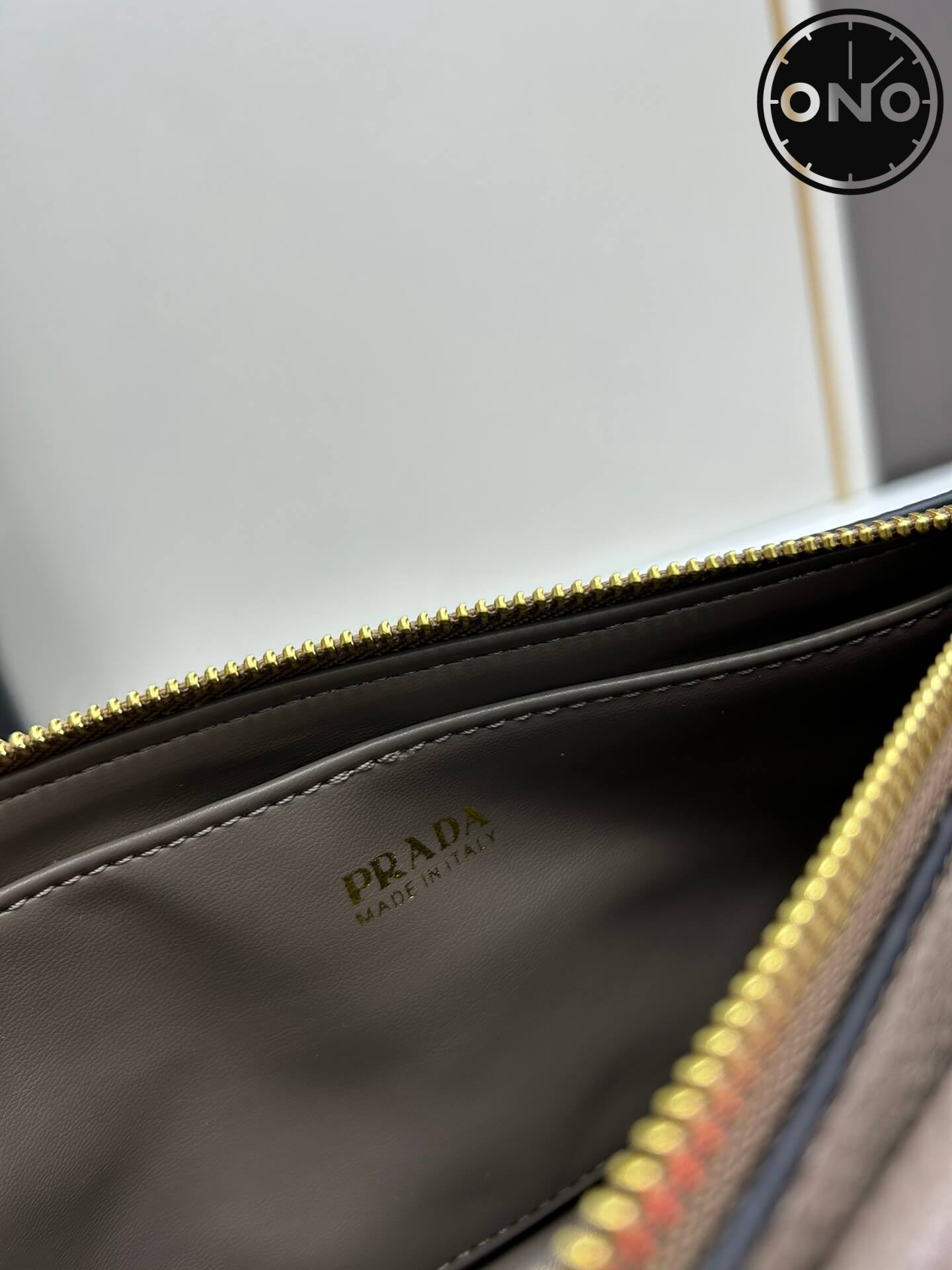 prada_women_60_7.jpg
