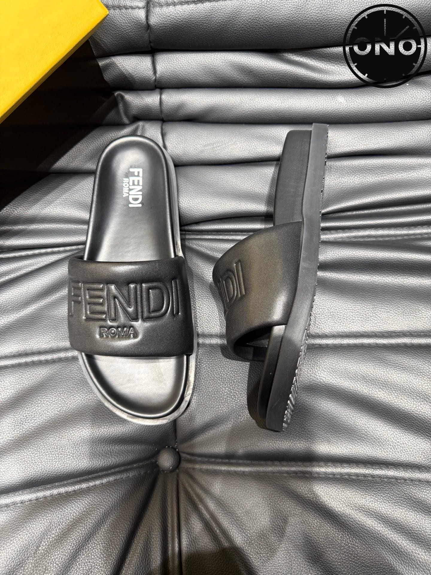 fendi-slippers_37_1.jpg