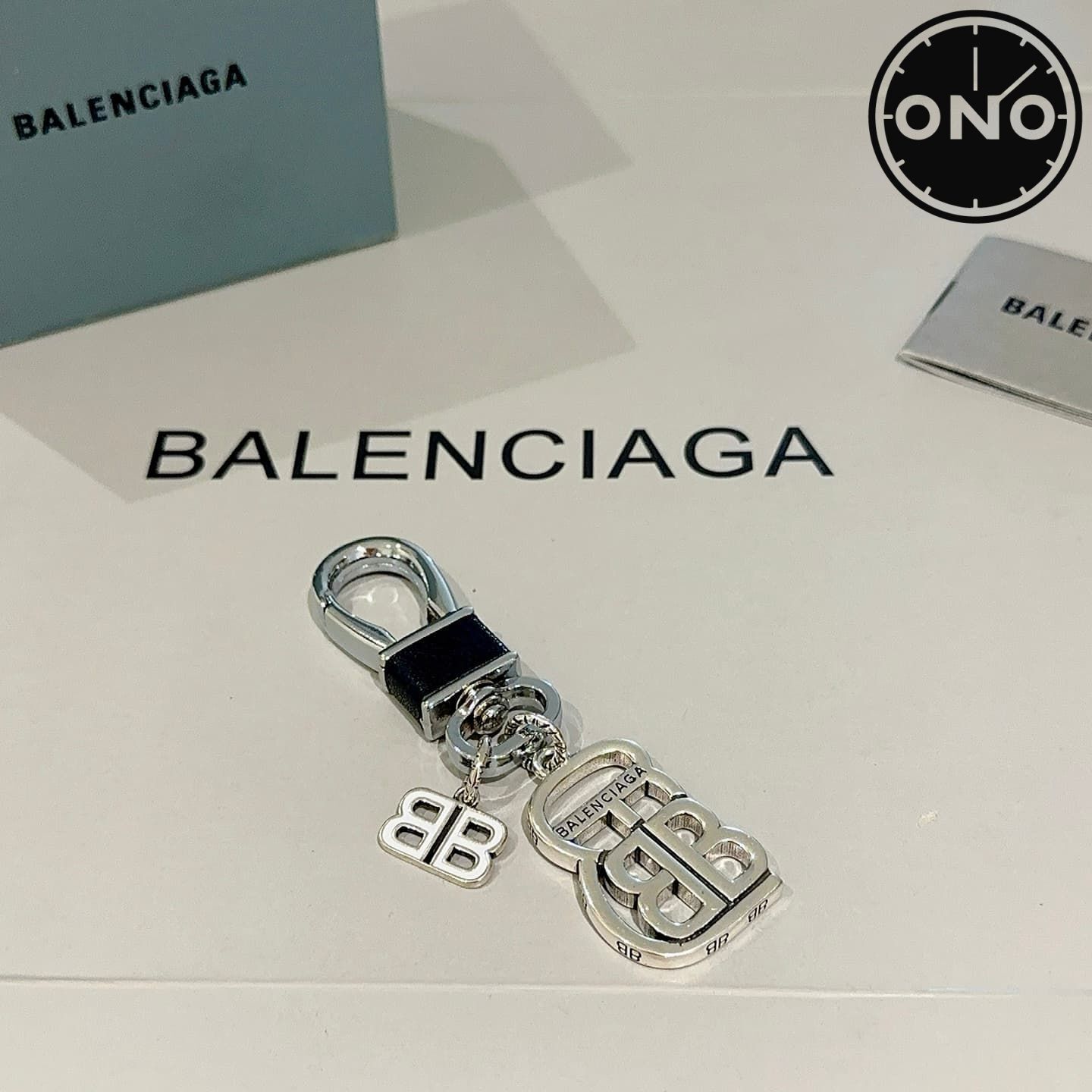 balenciaga-clasp_77_4.jpg