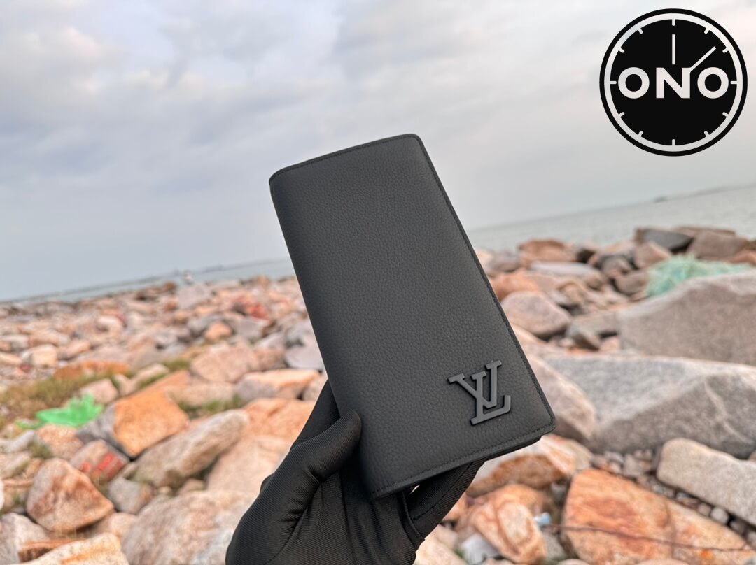 lv_wallet_12_2.jpg