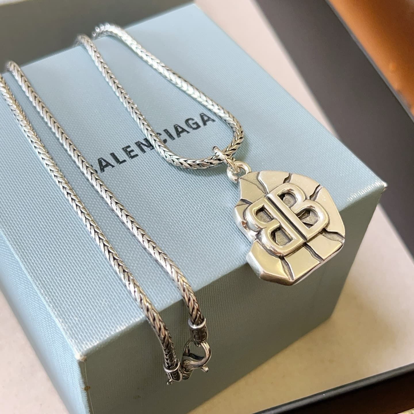 balenciaga-necklace_34_1.jpg