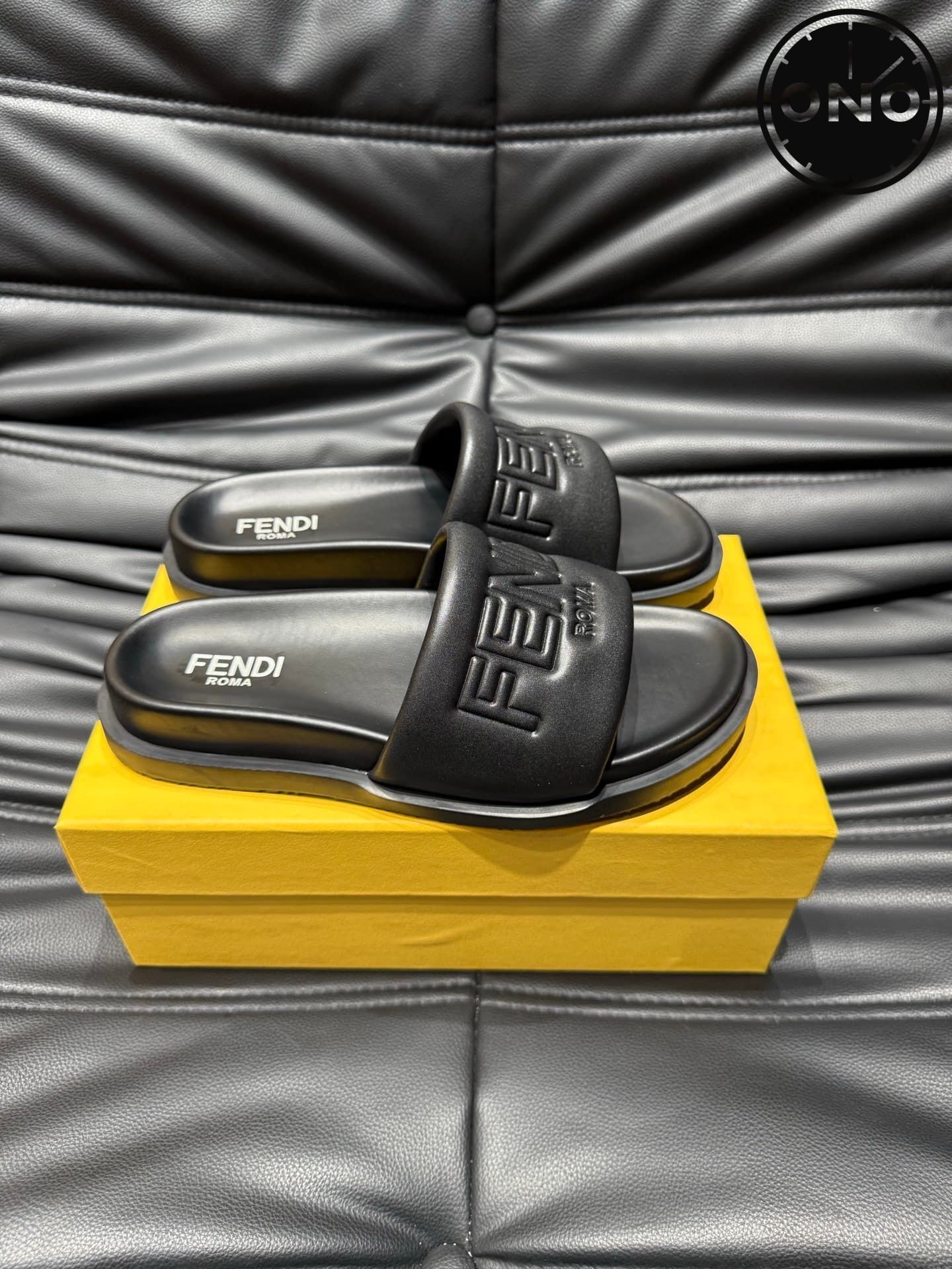 fendi-slippers_37_2.jpg