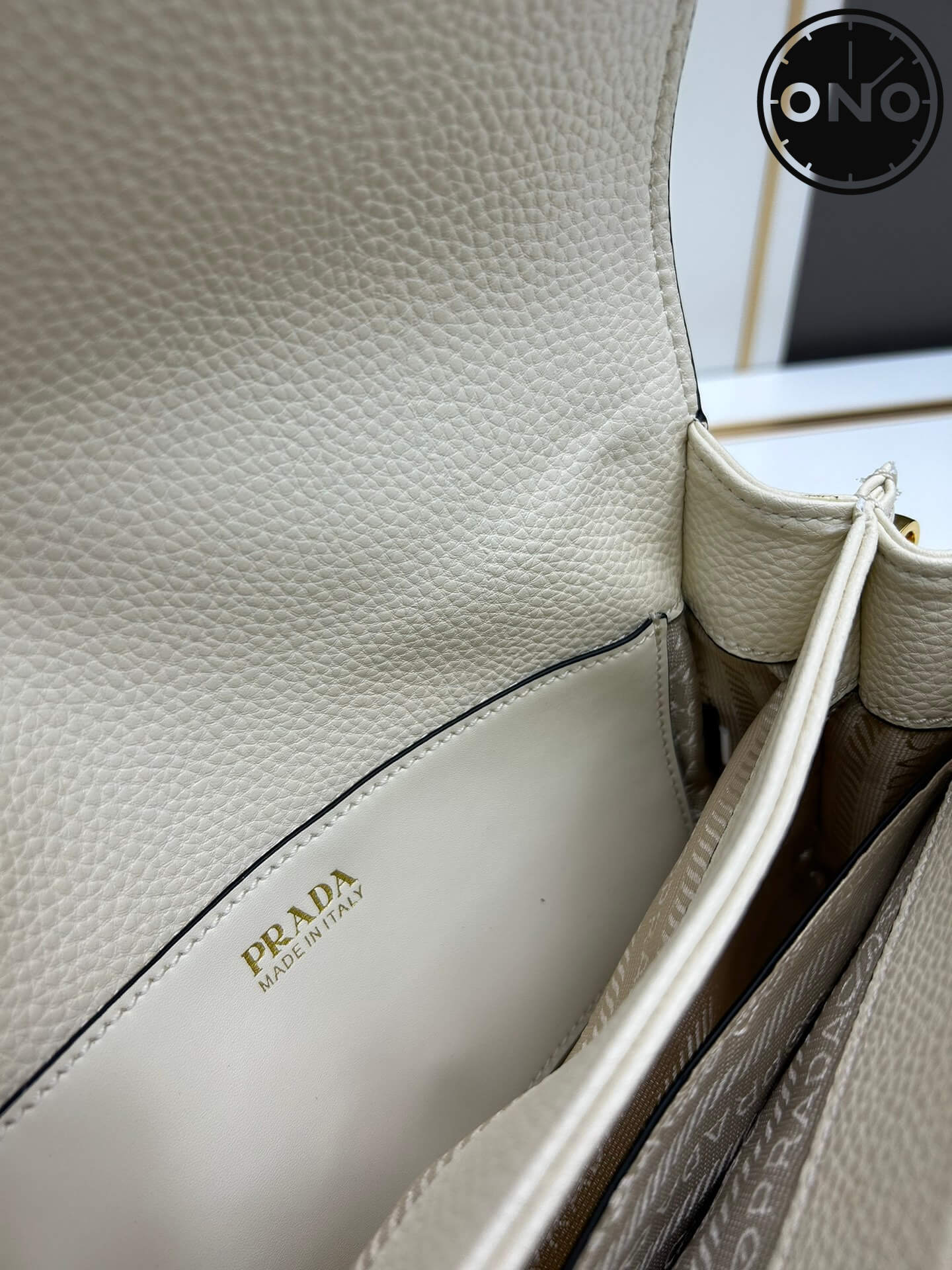 prada_women_66_7.jpg