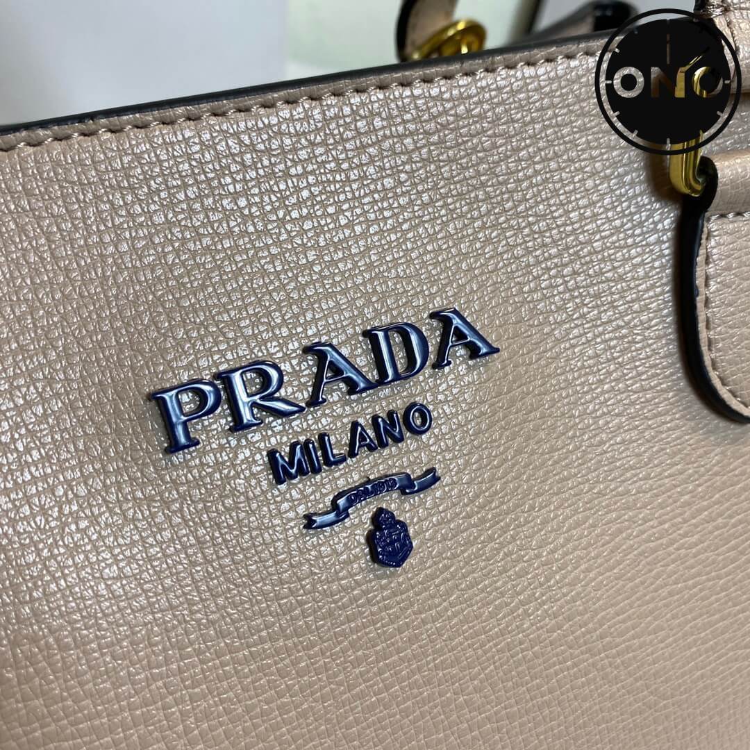 prada_women_146_3.jpg
