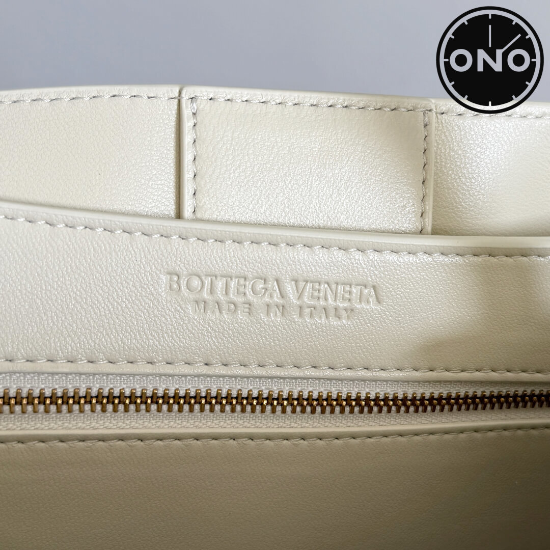 bottega_veneta_women_69_7.jpg