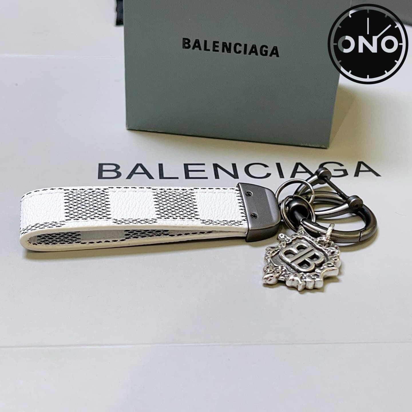 balenciaga-clasp_43_7.jpg