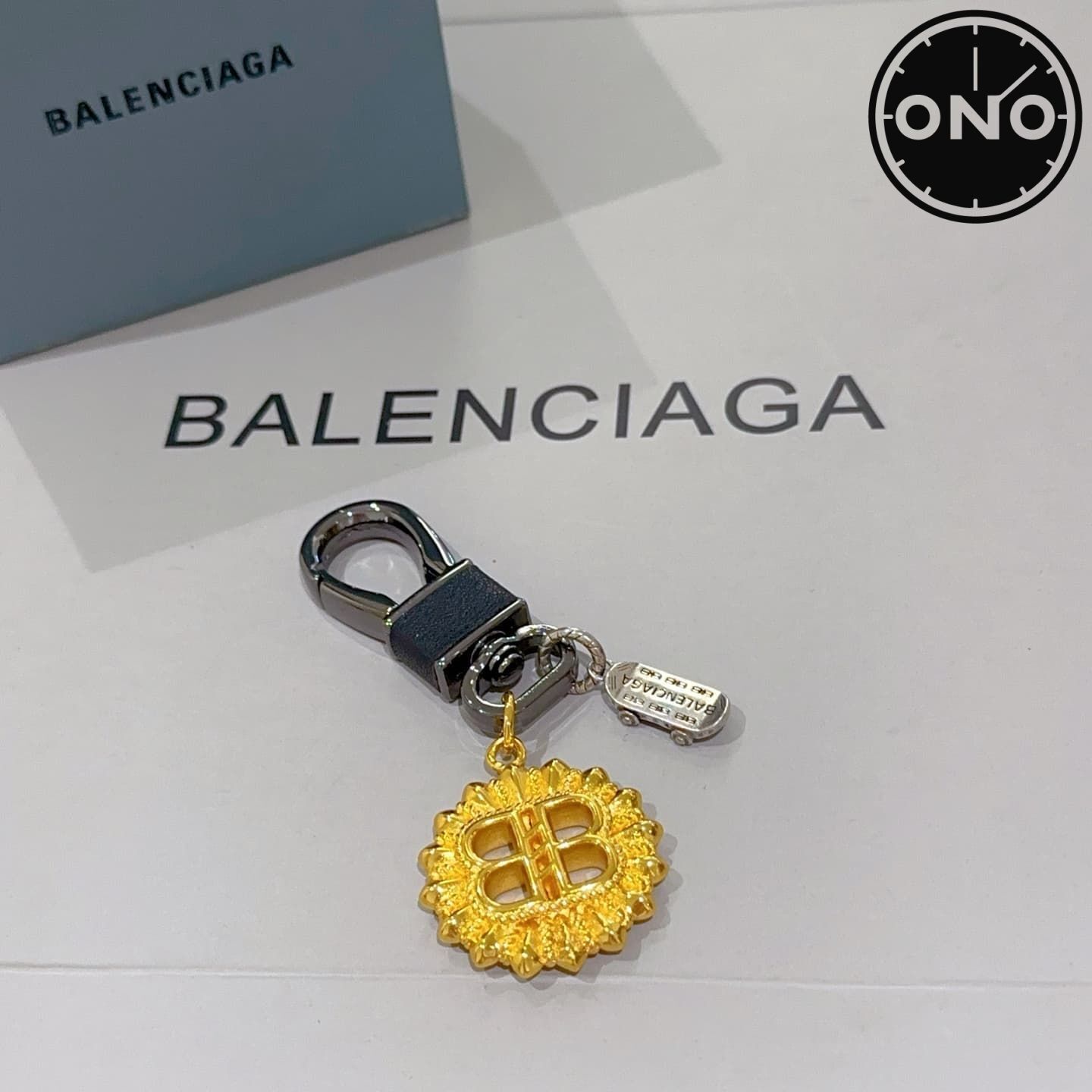 balenciaga-clasp_85_4.jpg