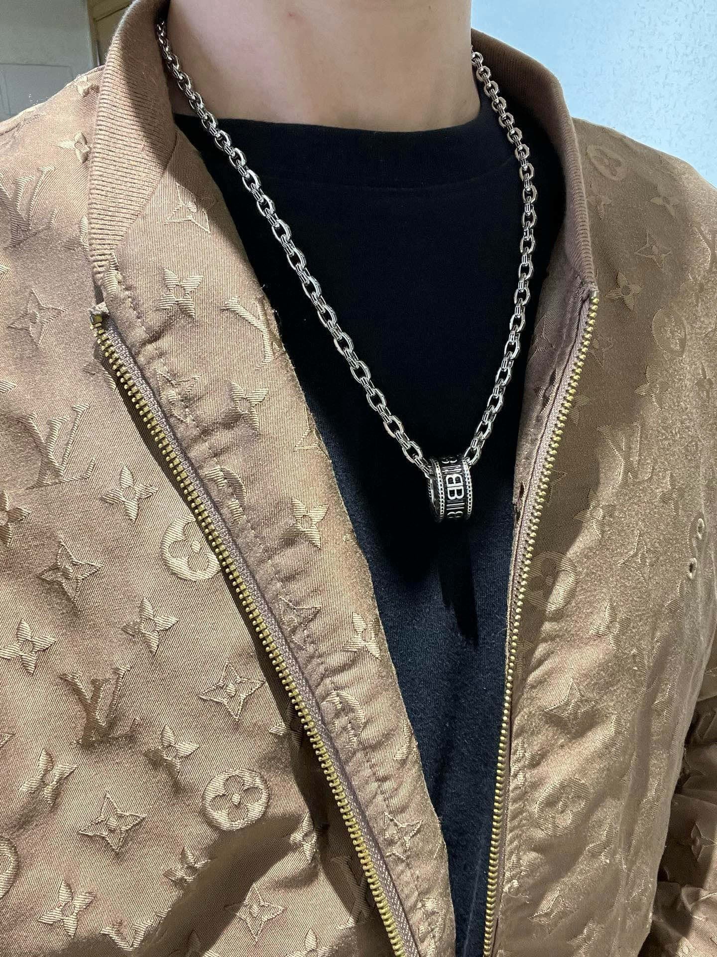 balenciaga-necklace_6_2.jpg