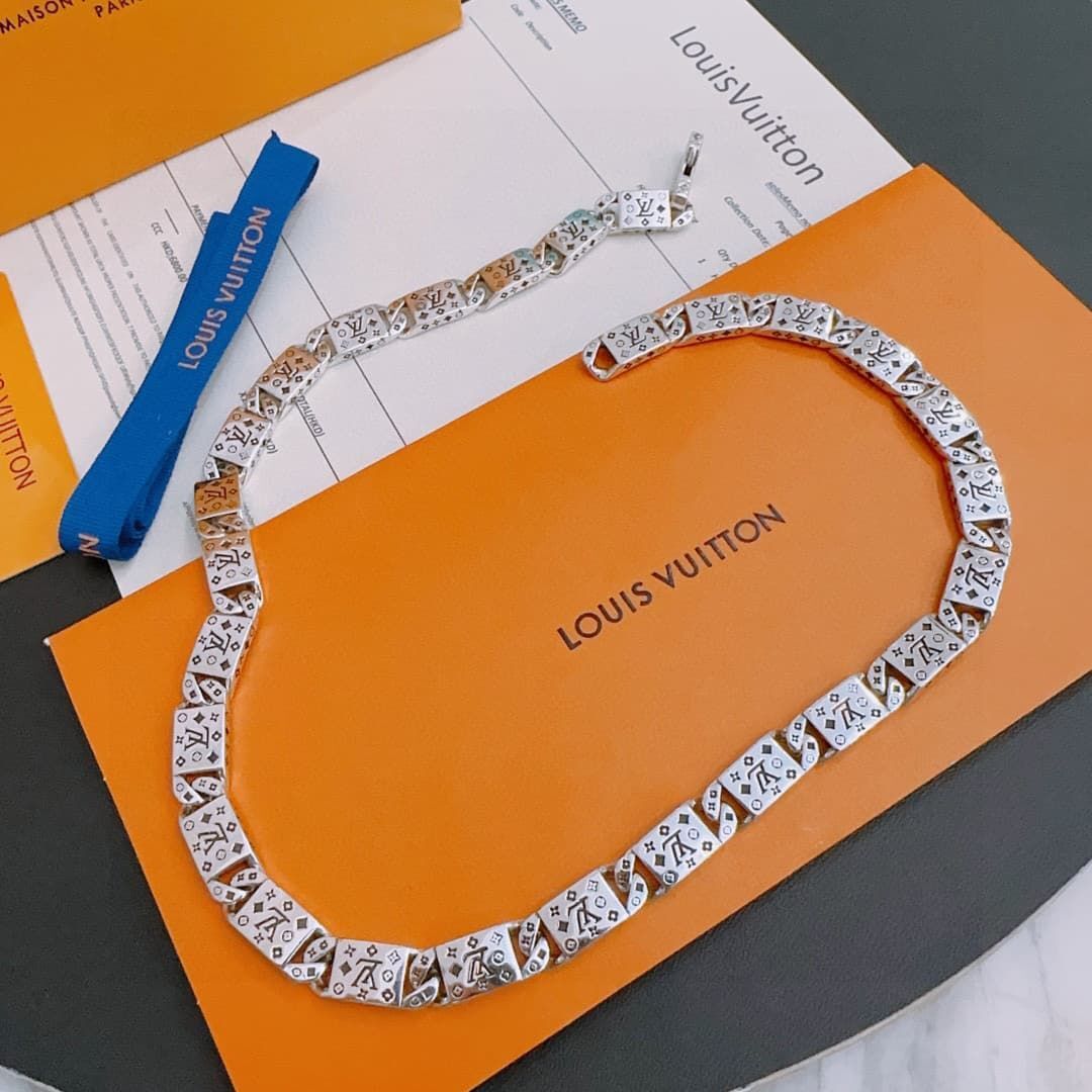 lv-necklace_10_2.jpg