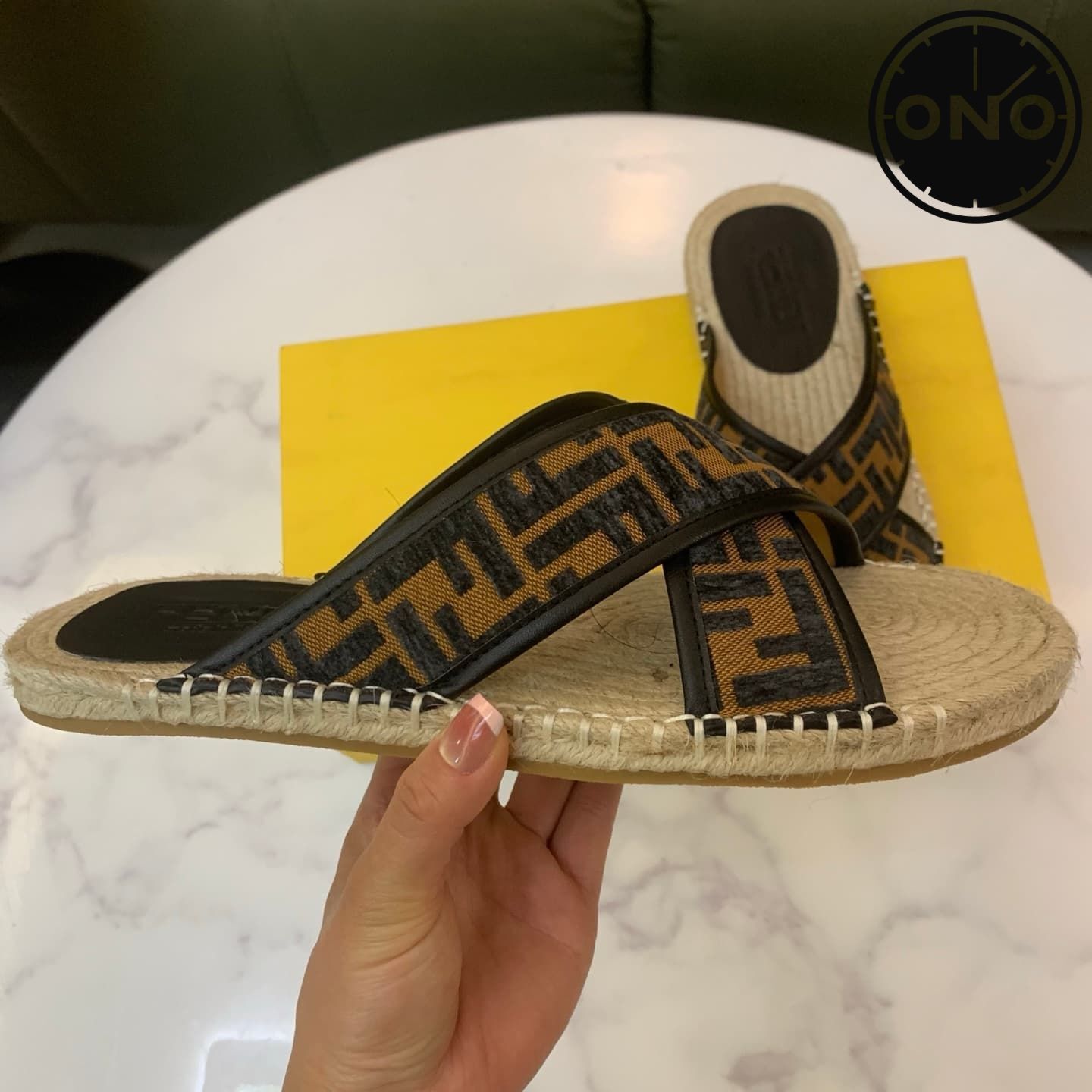 fendi-slippers_2_5.jpg