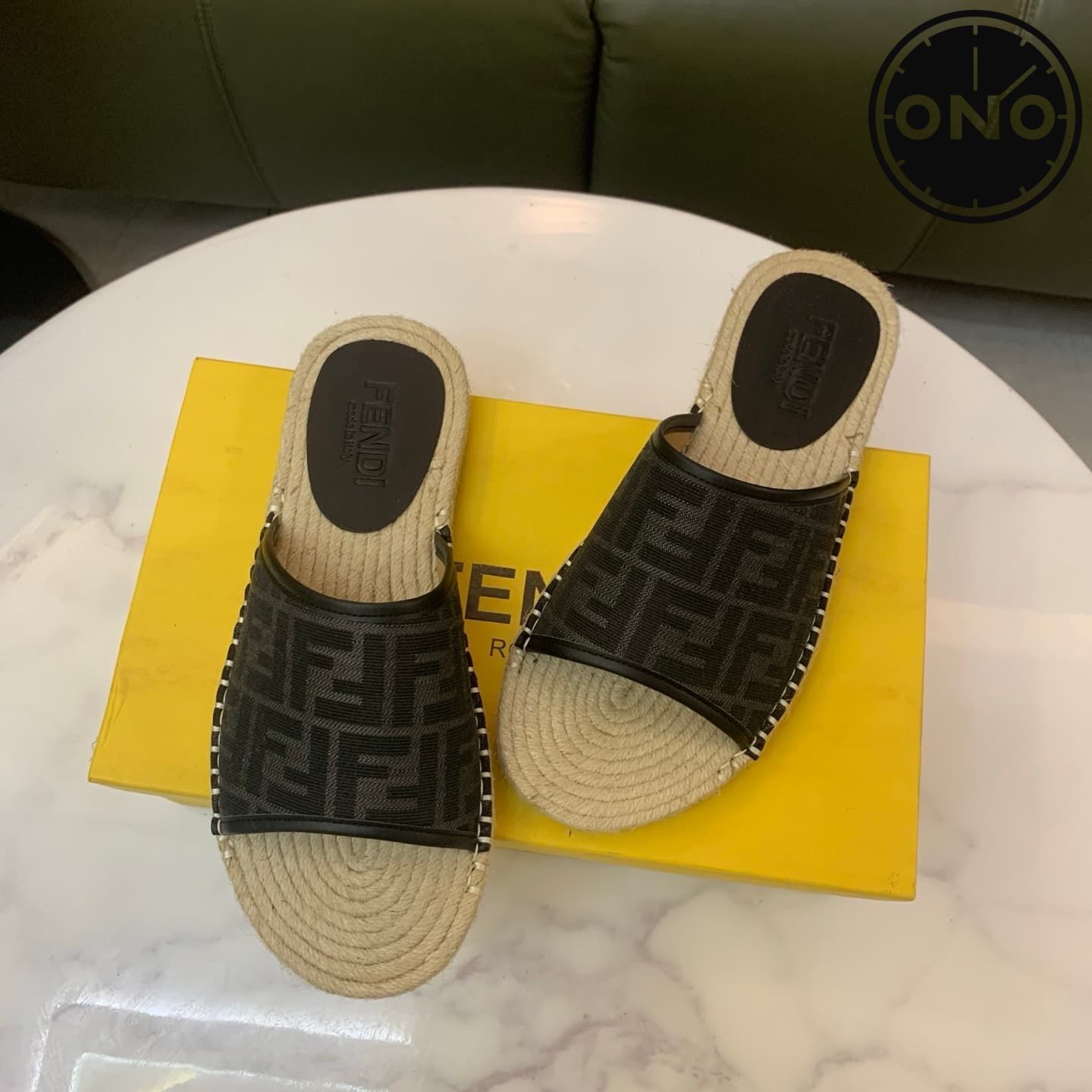 fendi-slippers_22_1.jpg