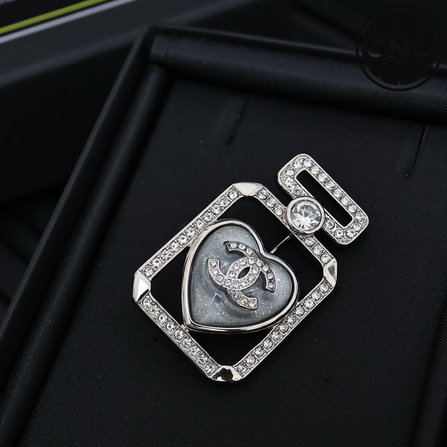chanel-brooch_23_4.jpg