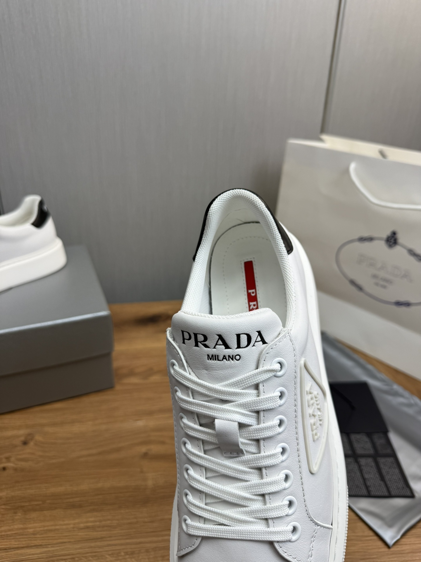 prada-casual-shoes_42_8.jpg