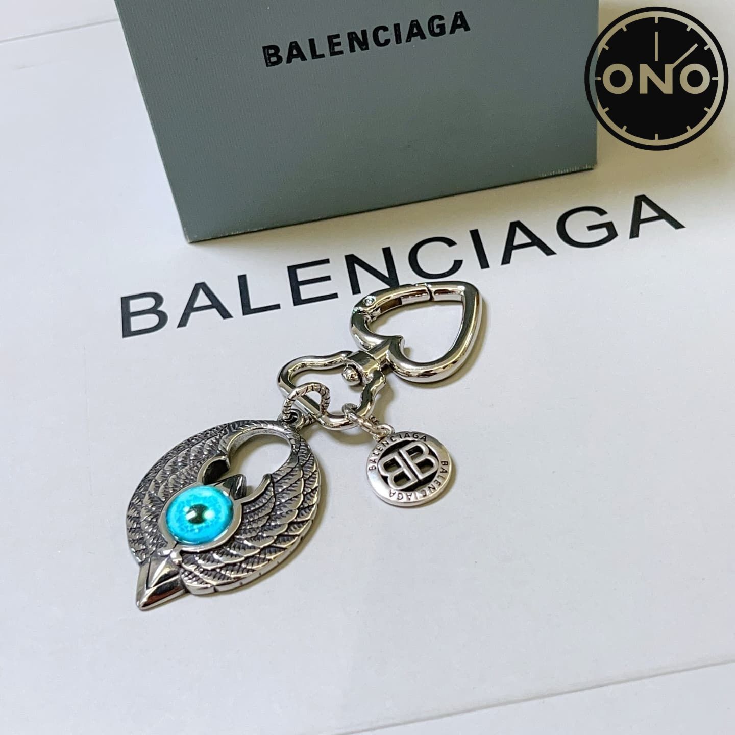 balenciaga-clasp_70_1.jpg