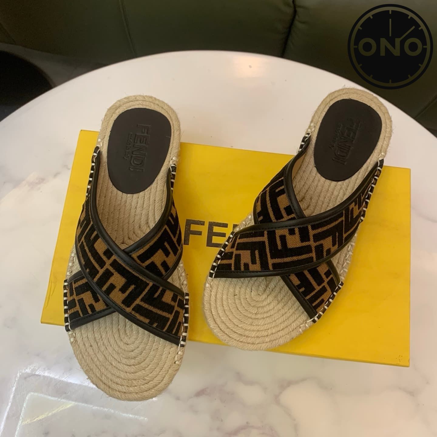 fendi-slippers_1_3.jpg