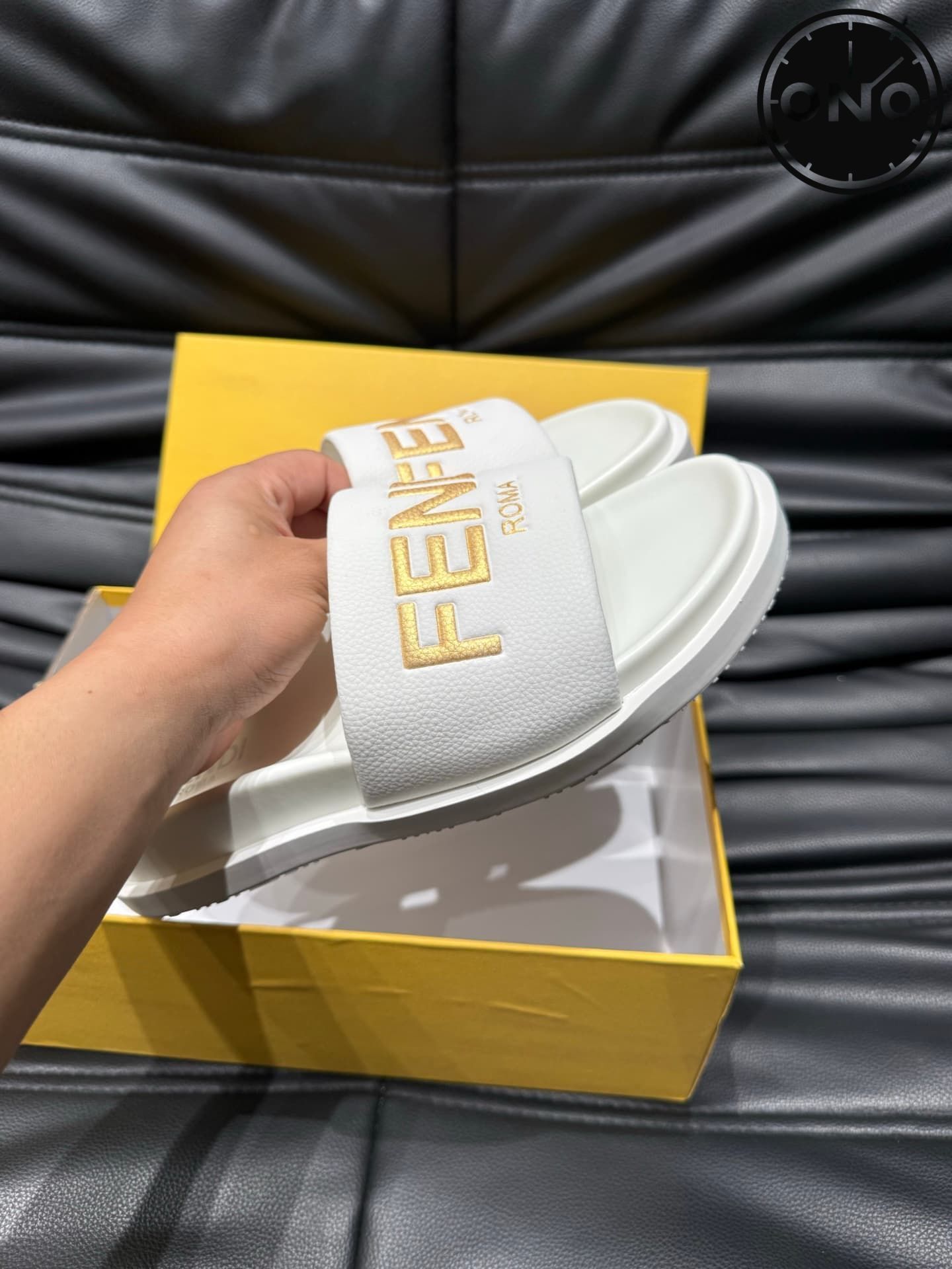 fendi-slippers_30_4.jpg